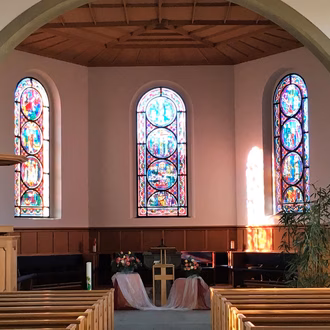 csm_Kirche_Uetendorf_alle_Fenster3_ac95d758e8